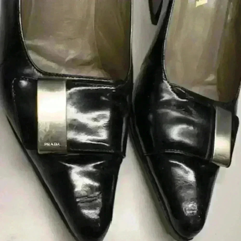 PRADA Black Leather Shoes with Point Toes and Chunky Heel - Picture 14 of 14